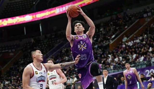 黑白直播在线观看-广东宏远抵达北控准备迎战，实力备受关注的简单介绍