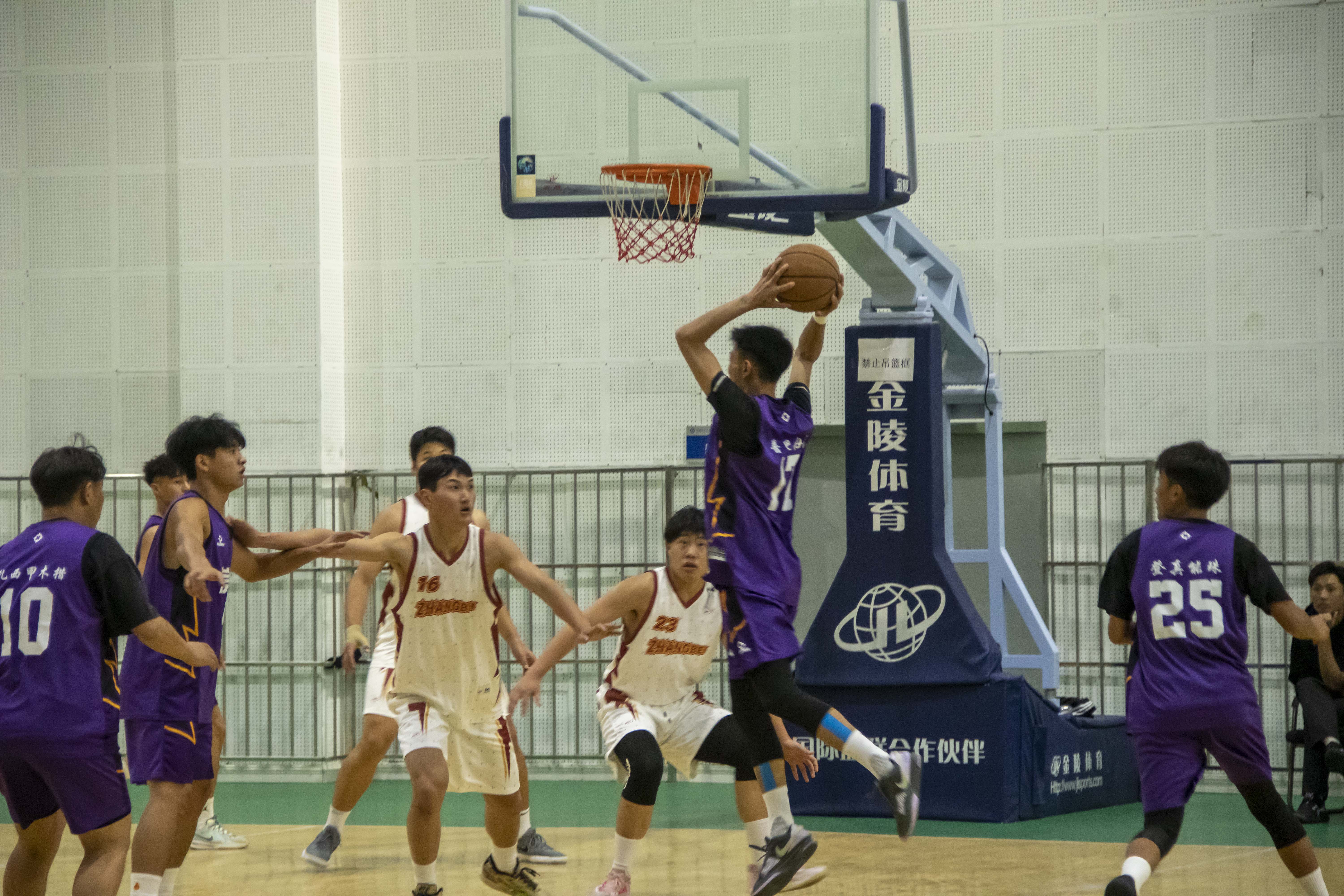 黑白直播nba-包含精彩职业篮球职业赛事即将开打的词条