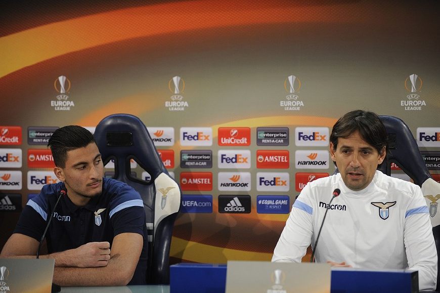 黑白直播免费体育直播-球员合同纠纷未解球队前途难料