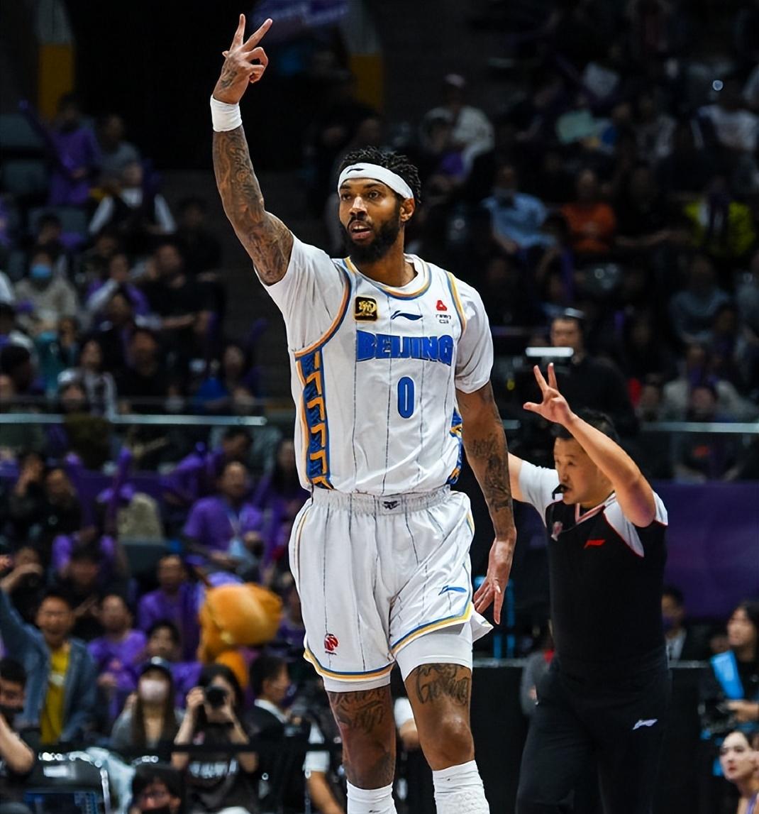 关于球队外援携带伤愈归队，备战紧张又充满期待的信息