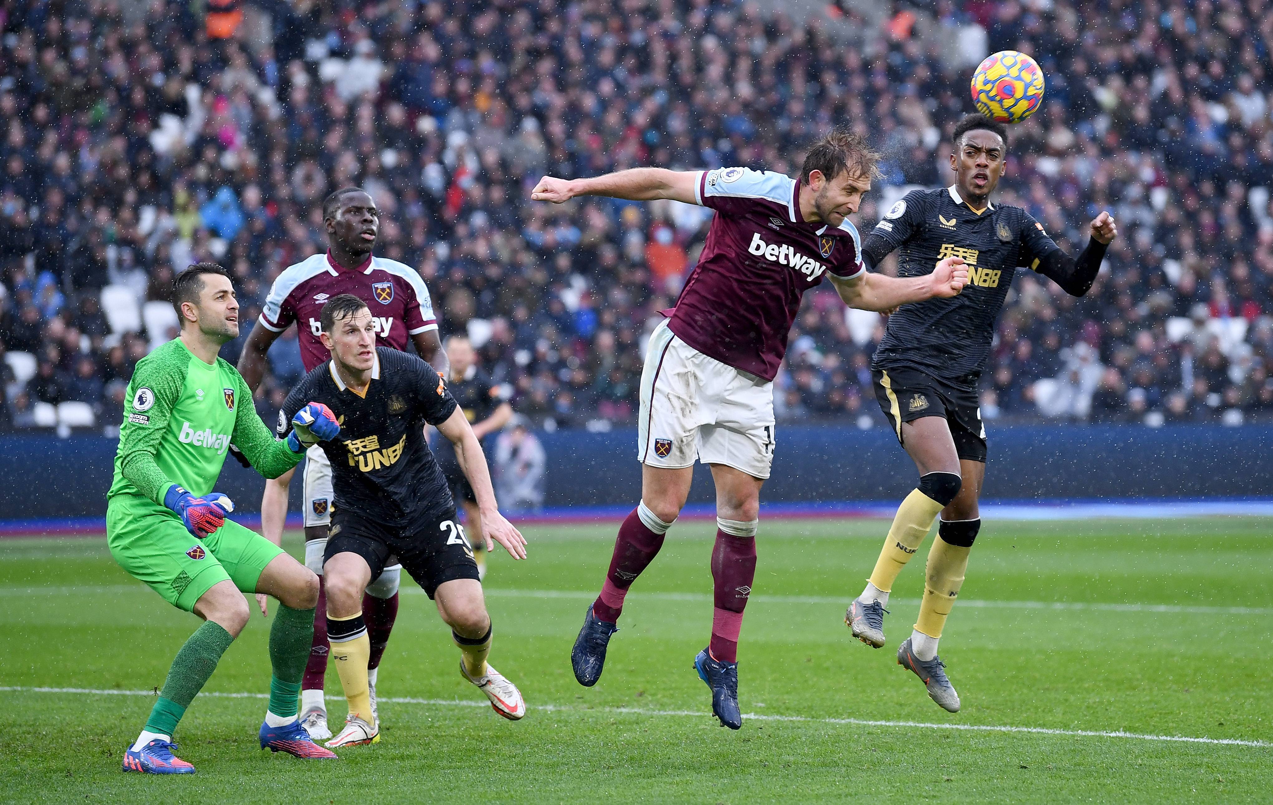 黑白直播免费体育直播-南安普顿主场取胜，保持连胜势头的简单介绍