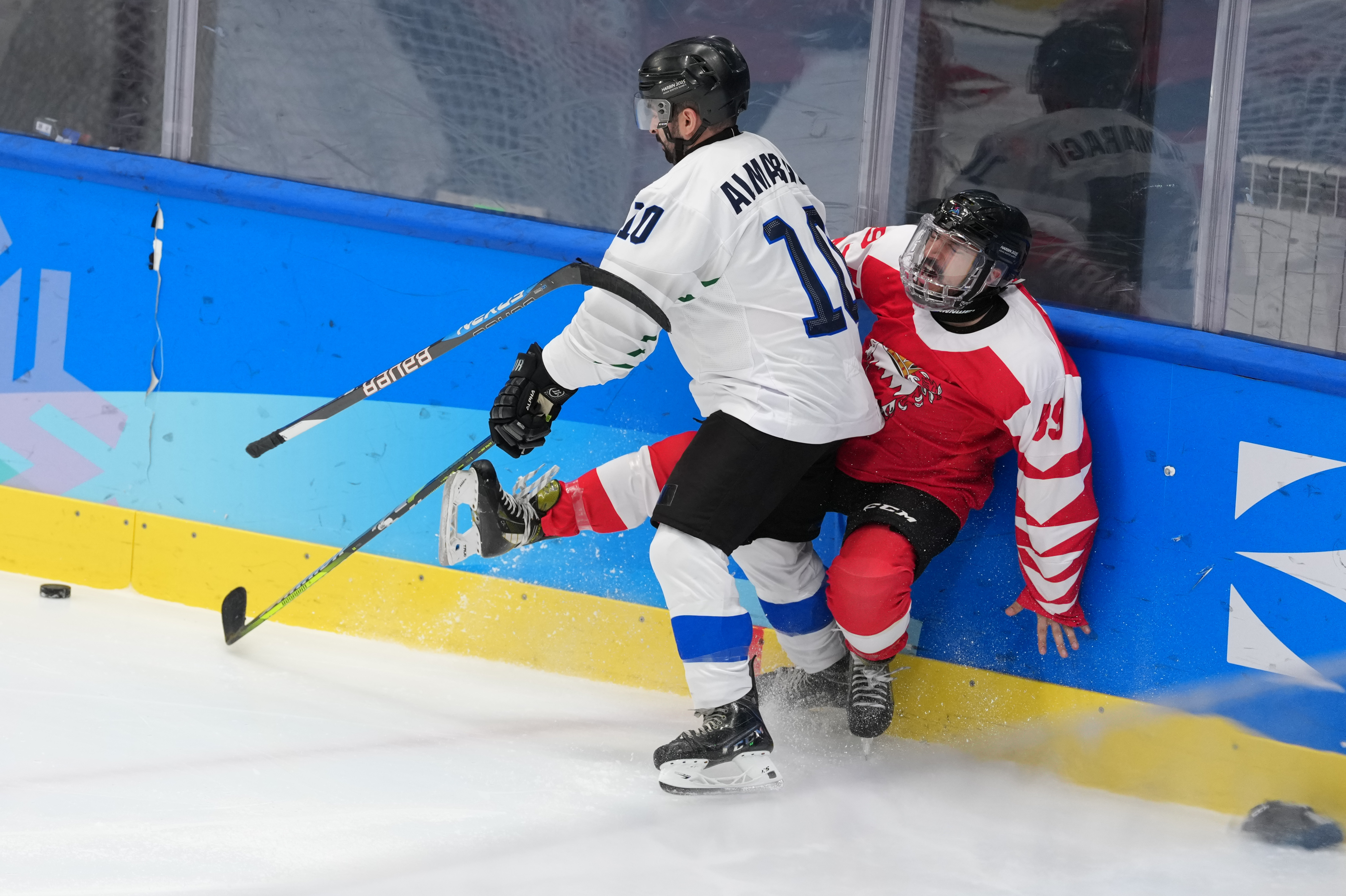 黑白直播免费体育直播-包含阿尔巴尼亚队在对冰岛的比赛中大获全胜的词条