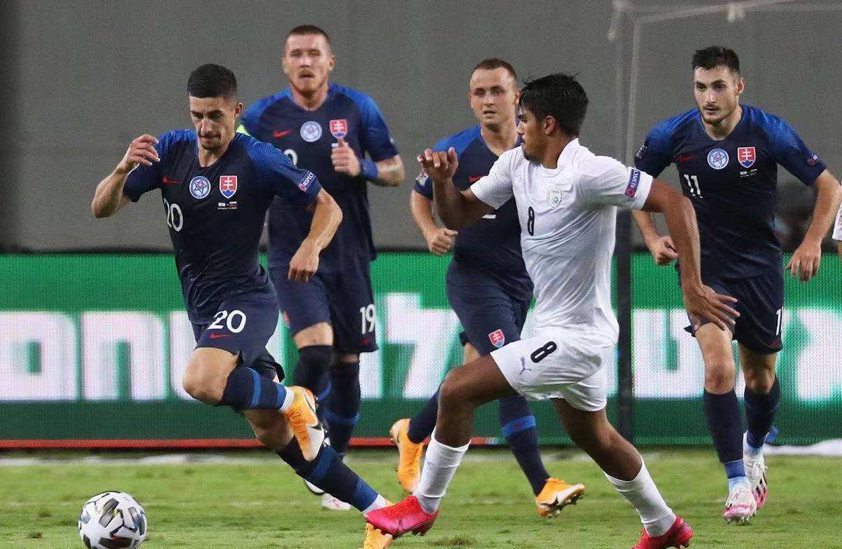 包含阿尔巴尼亚队在对冰岛的比赛中大获全胜的词条