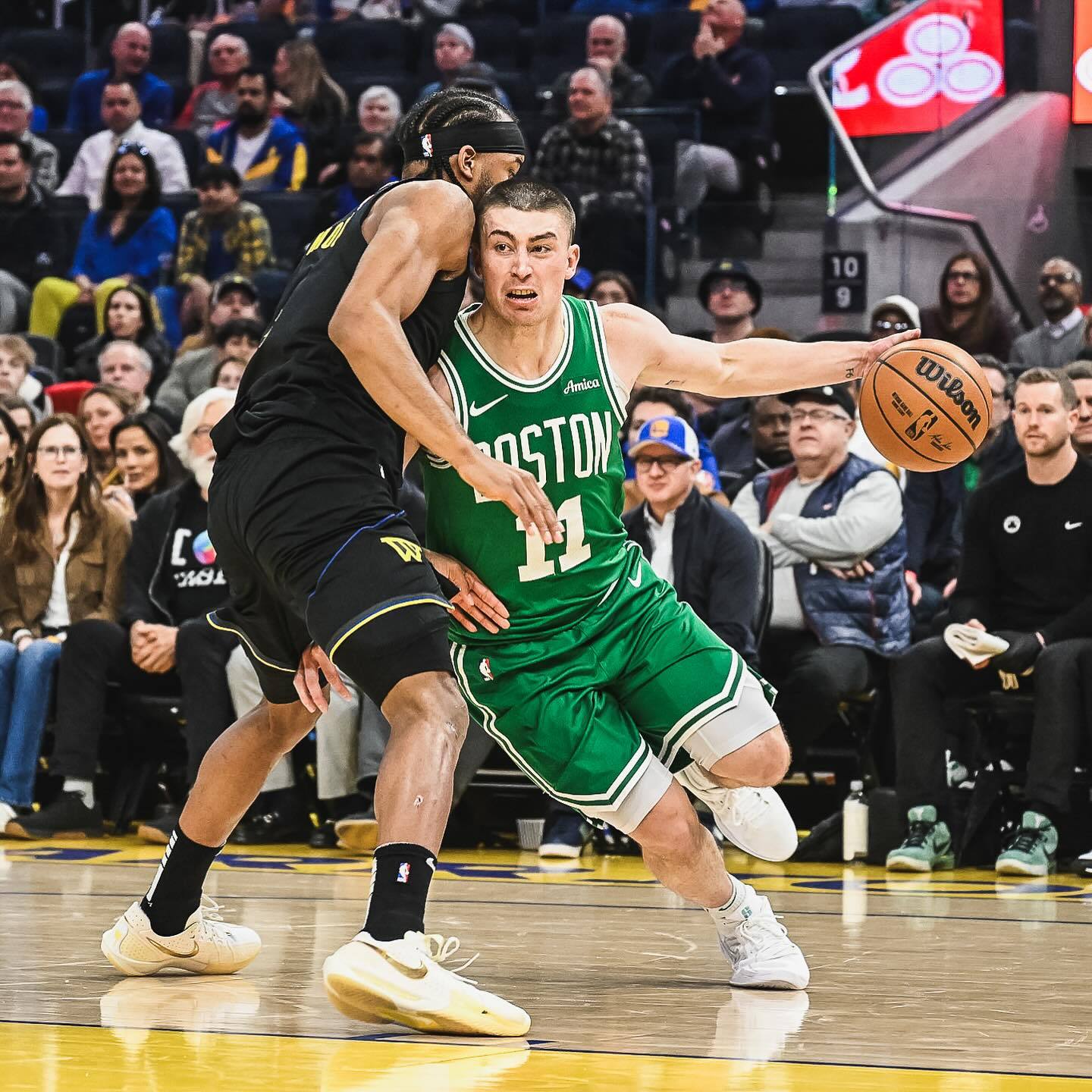 勇士内线双塔再次发威,逆转击败凯尔特人 勇士内线双塔再次发威,逆转击败凯尔特人