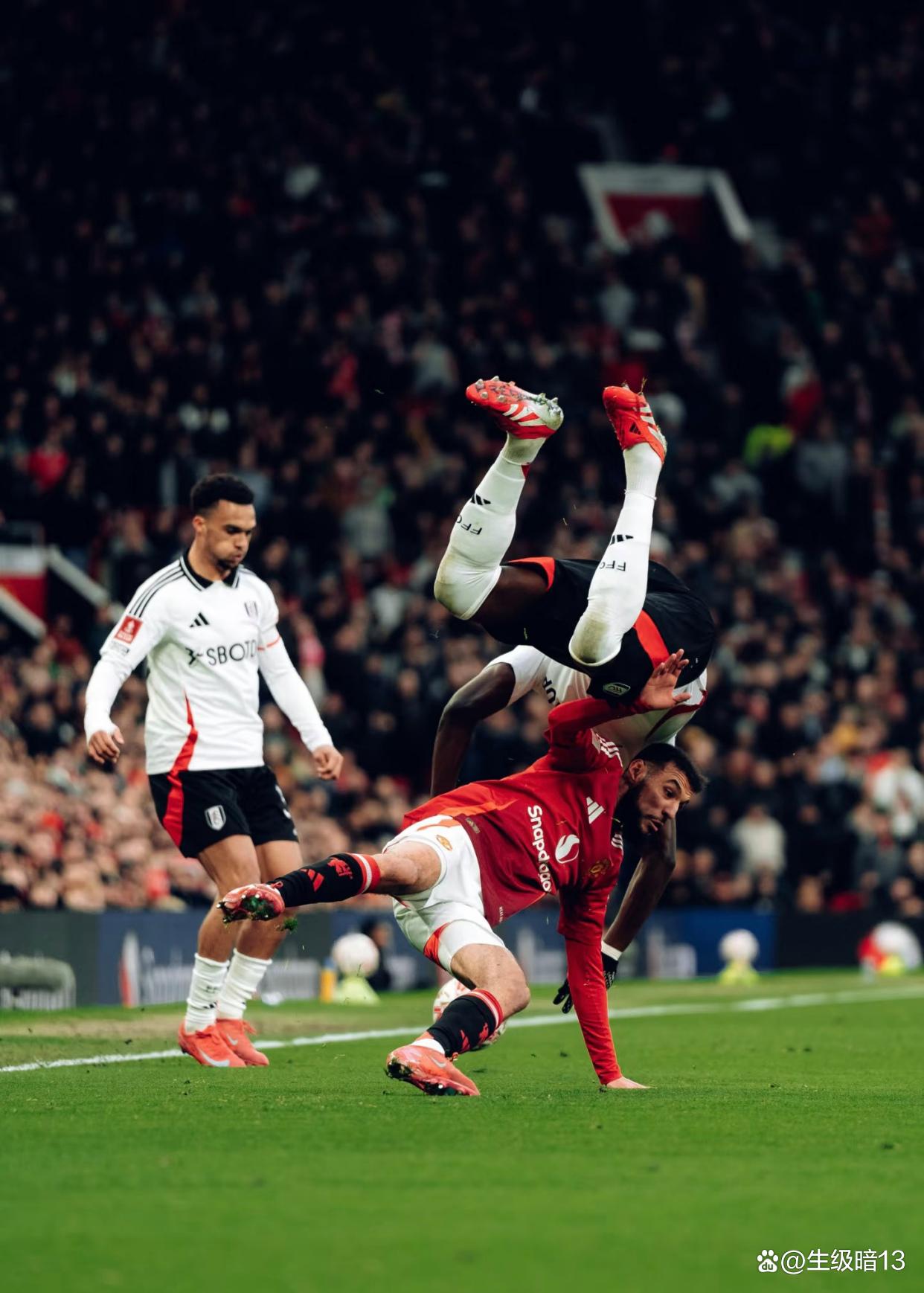 曼联球员受伤频繁，替补阵容暴露问题