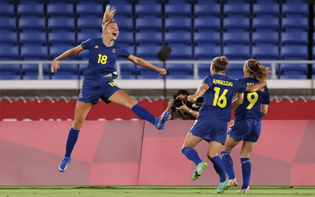 加拿大女足战术崩溃，迎战下一场