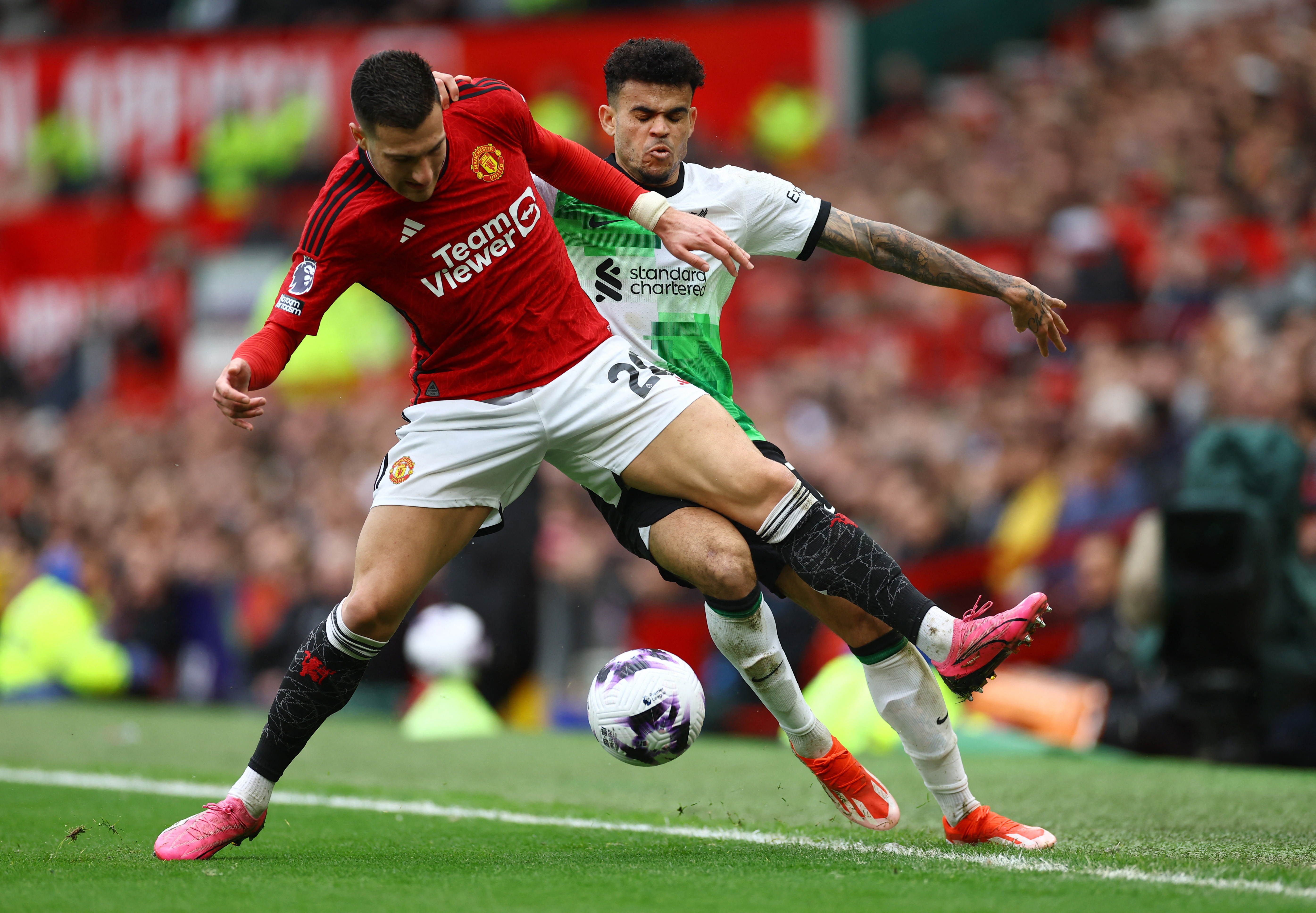 曼联锋线进攻火热，继续在英超取得胜利