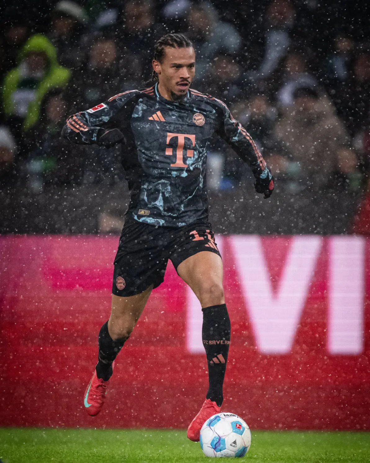 黑白直播体育-包含门兴格拉德巴赫正面临严峻挑战的词条