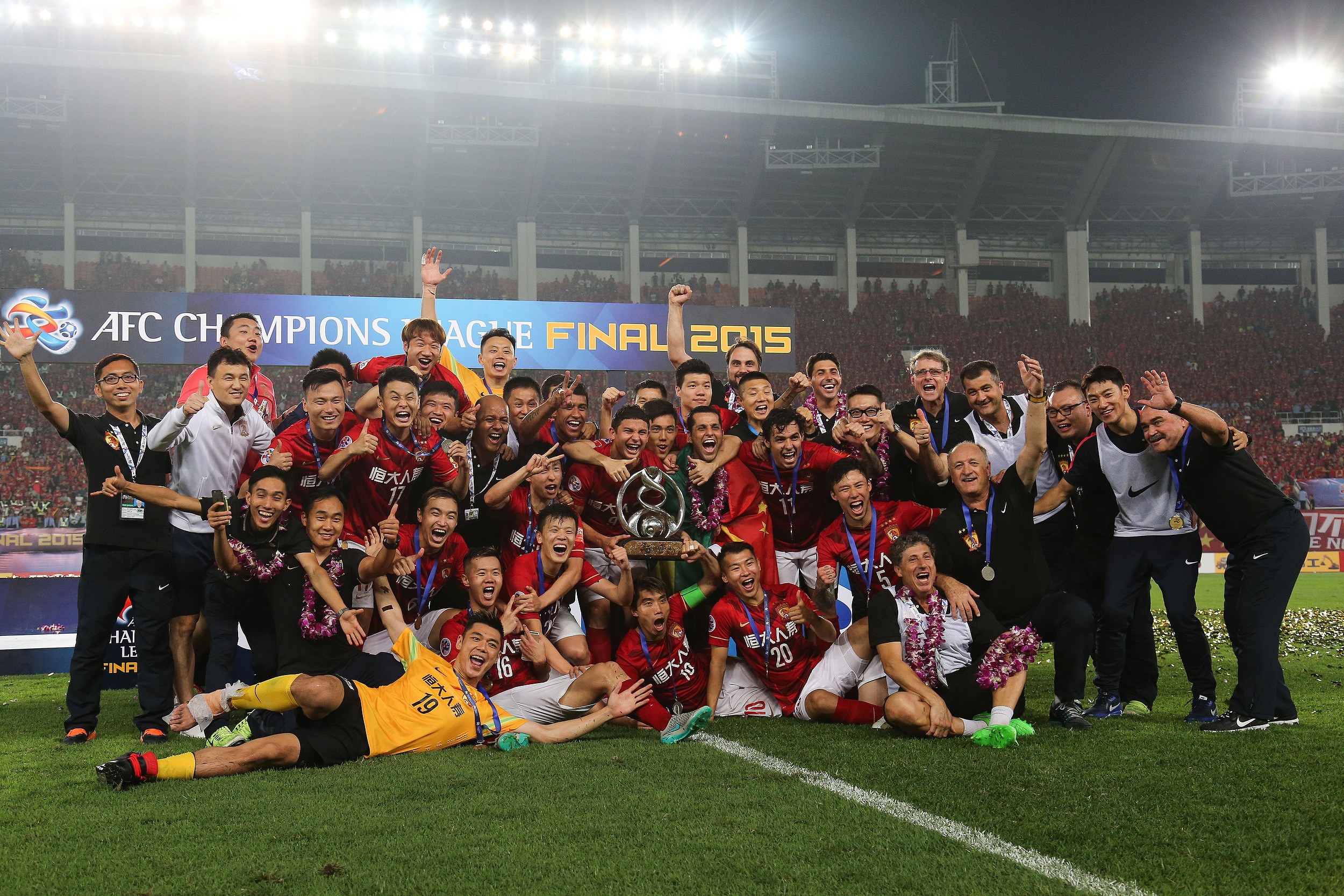 广州队球员表现出色获得胜利