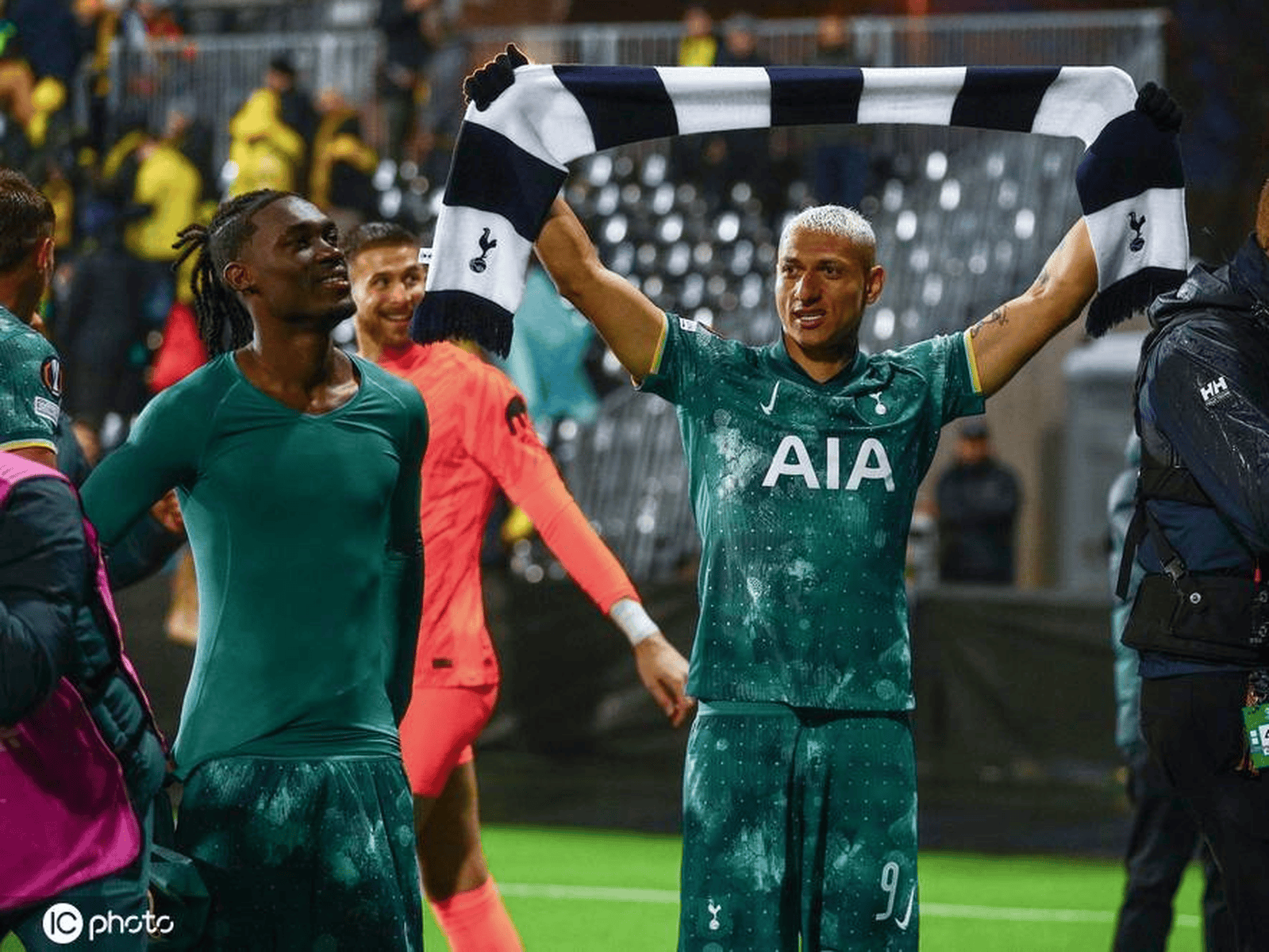 黑白直播免费体育直播-热刺击败沃特福德：继续向榜首进发