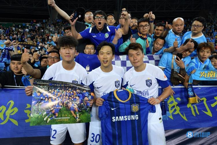 黑白直播在线观看-关于江苏苏宁队员受伤，教练组全力照顾球员康复的信息