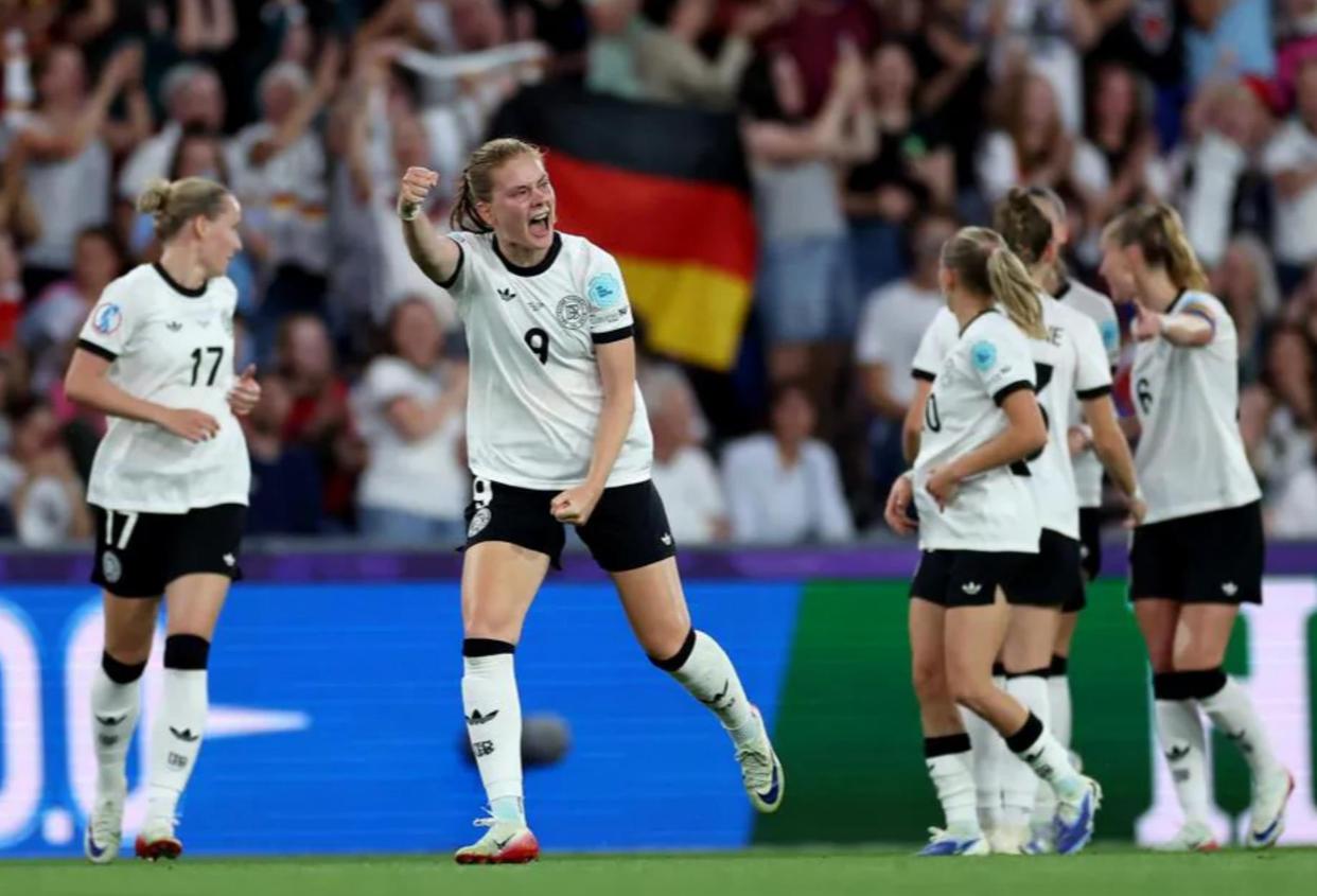 黑白直播nba-法国队成功挺进女足八强赛