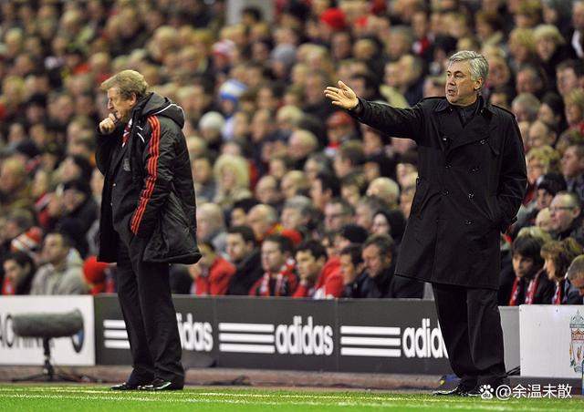 曼联客场遭遇惨败，主教练调整阵容