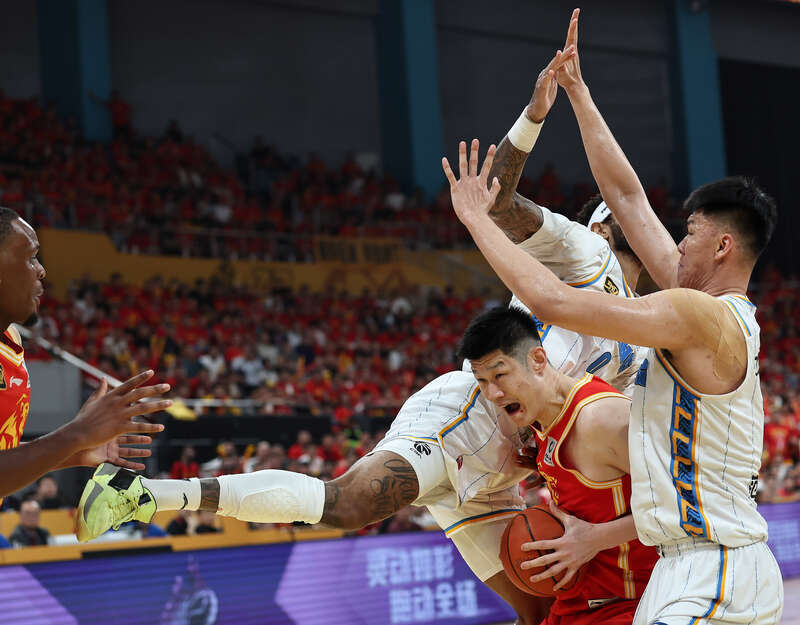 篮球职业联赛即将上演精彩对决 篮球职业联赛即将上演精彩对决