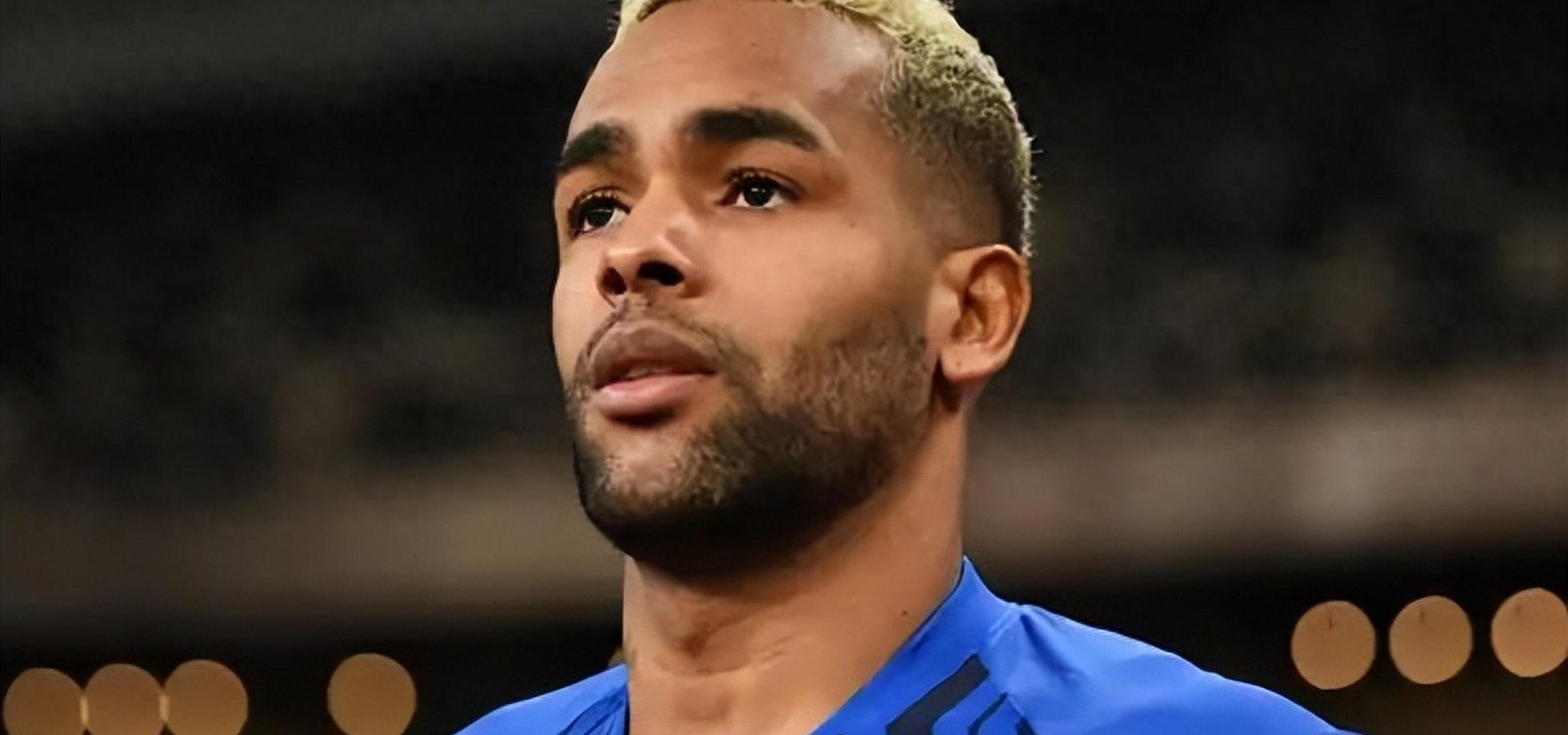 黑白直播在线观看-客场失利后主教练发飙，表示需要外援补强的简单介绍