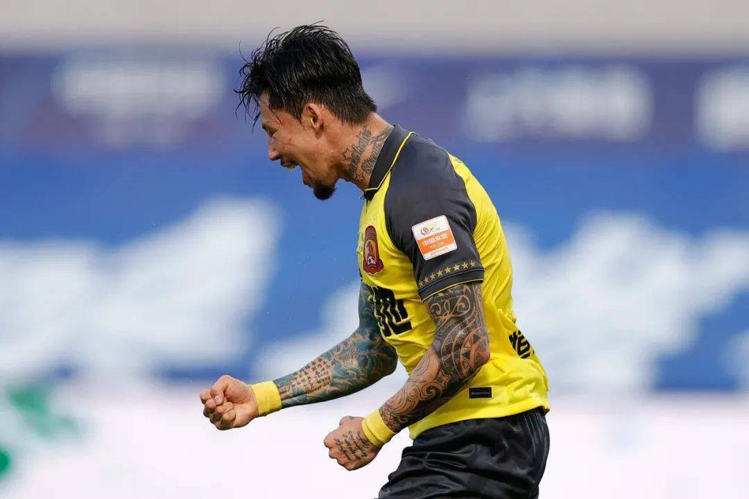 黑白直播-恒大三连胜，锁定联赛领先优势