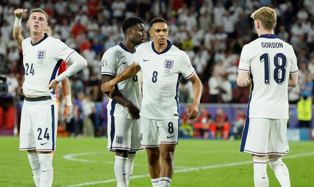 包含英格兰挑战罗马尼亚：决战欧洲杯资格的词条