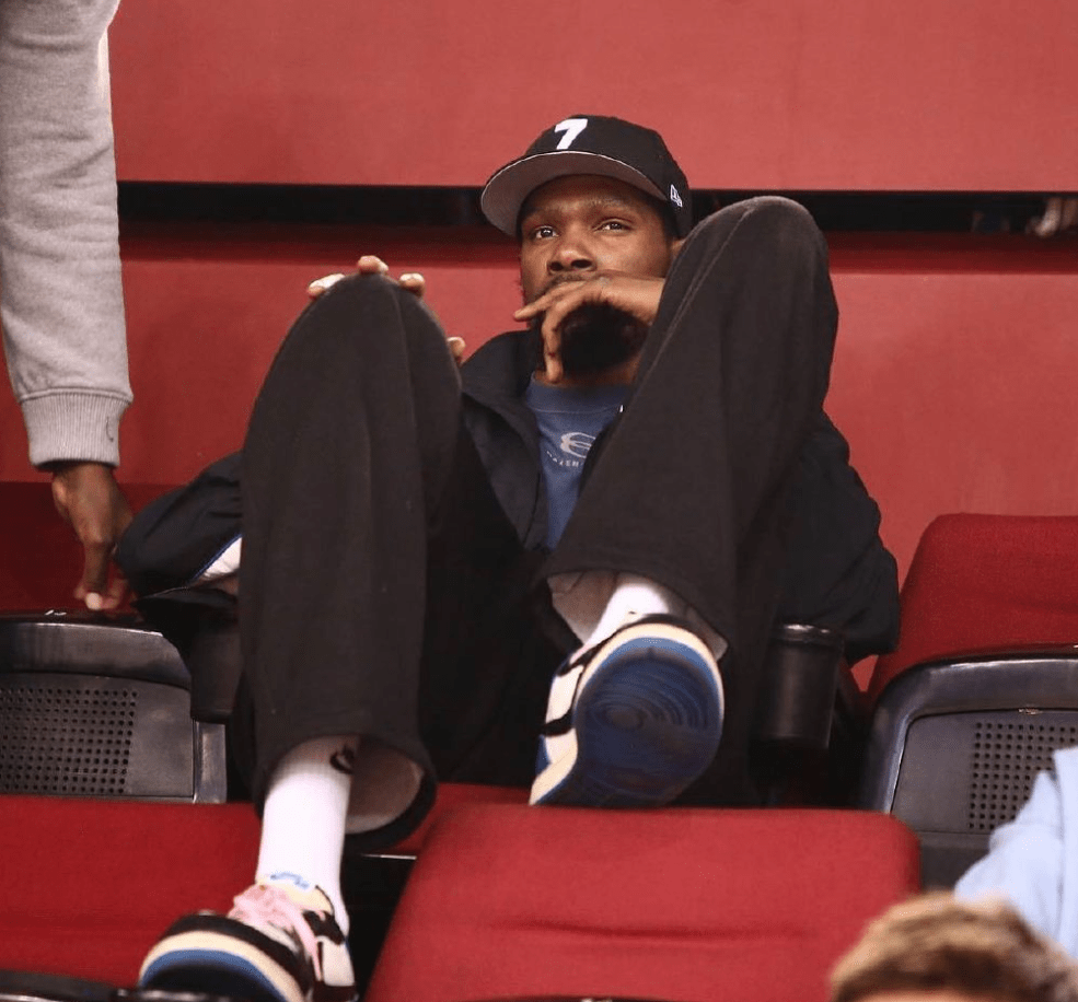 黑白直播体育-杜兰特在欧冠中失利詹姆斯，表现神勇