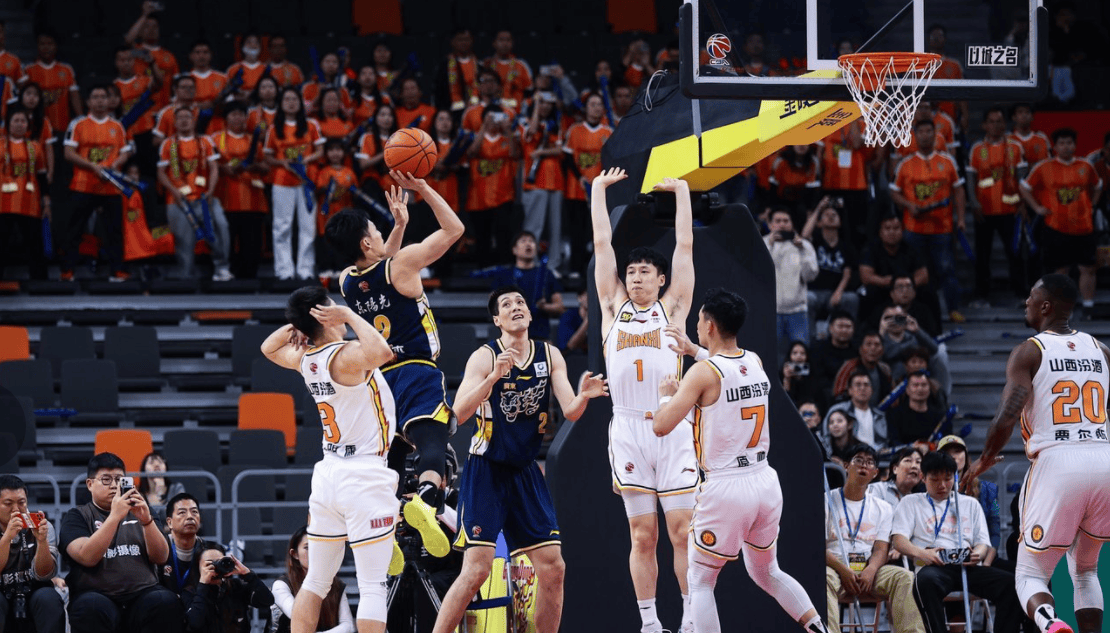 黑白直播-广东男篮逆转山西取连胜