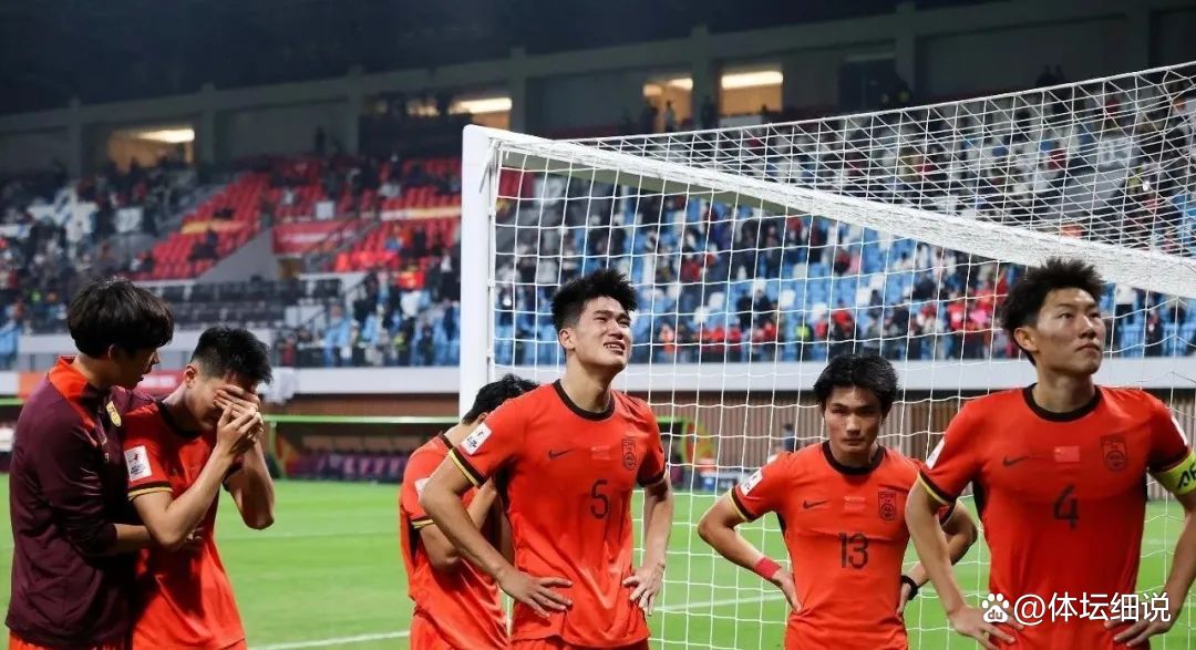 黑白直播在线观看nba-比赛中球员展现独特技术，新闻焦点