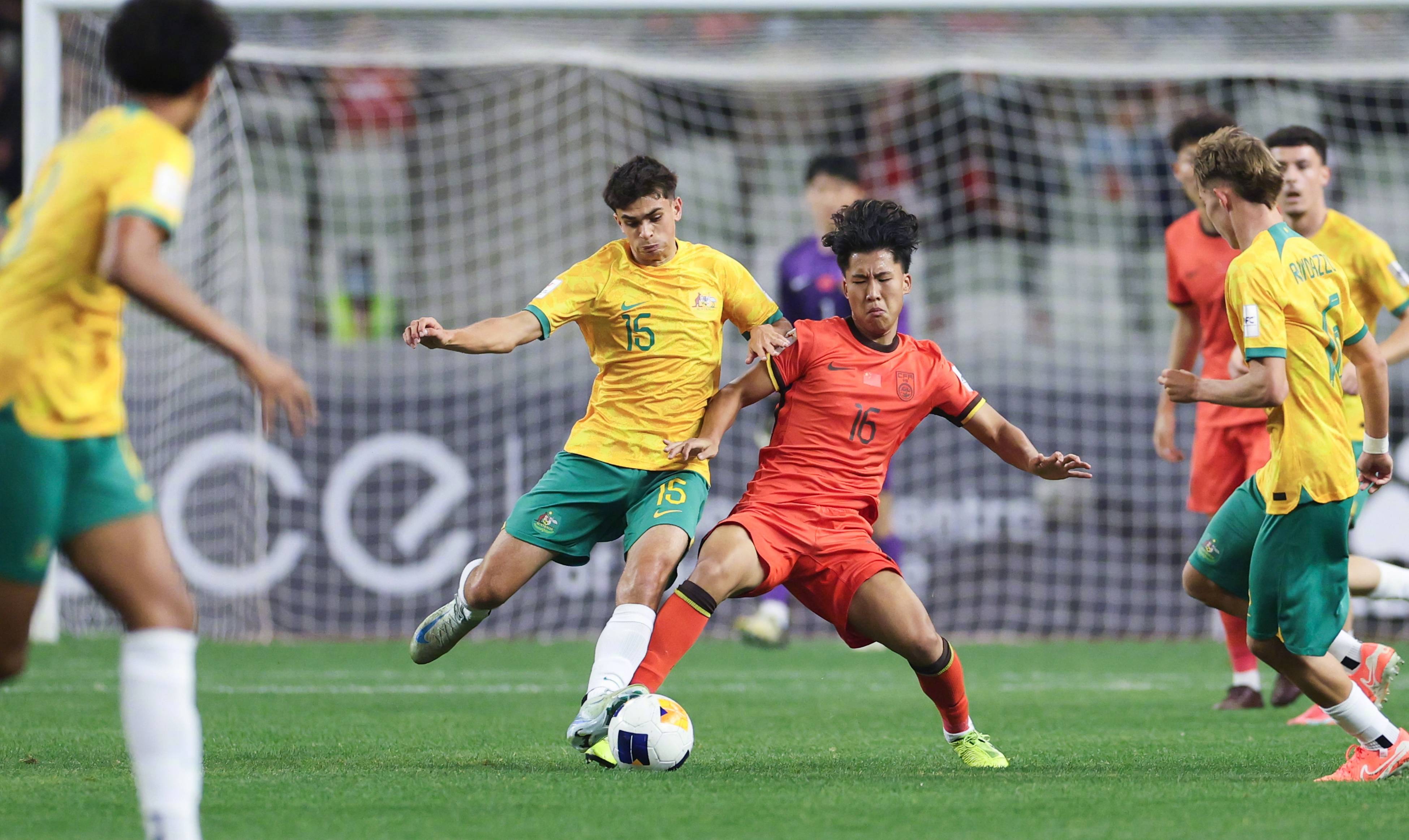 亚洲足球锦标争夺激烈，场上风云变幻