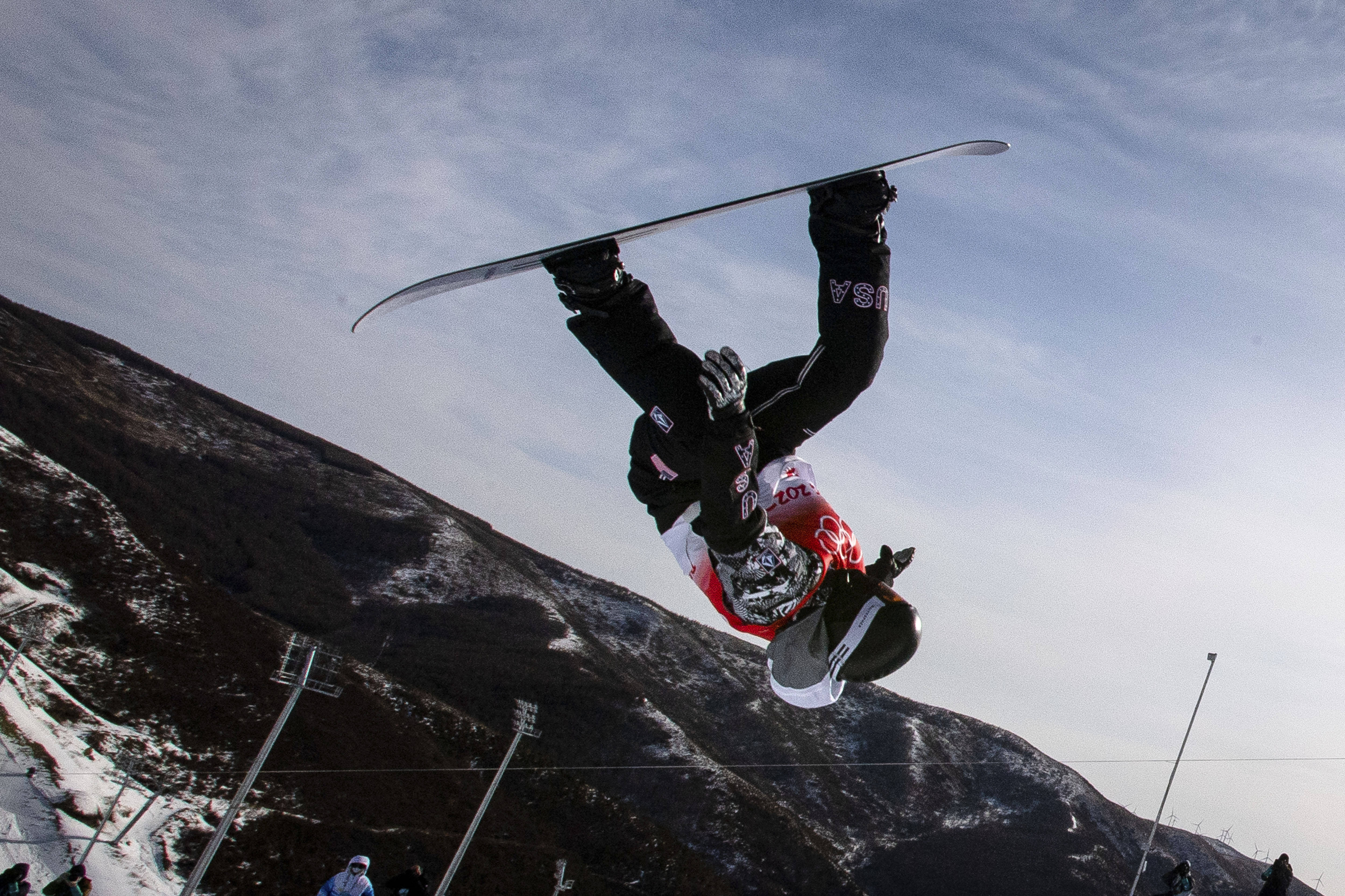 黑白直播免费体育直播-亚特兰大滑雪比赛男子单板滑雪比拼一触即发的简单介绍