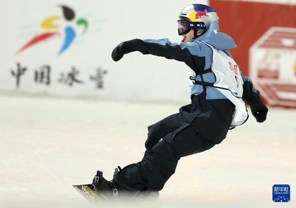 亚特兰大滑雪比赛男子单板滑雪比拼一触即发的简单介绍