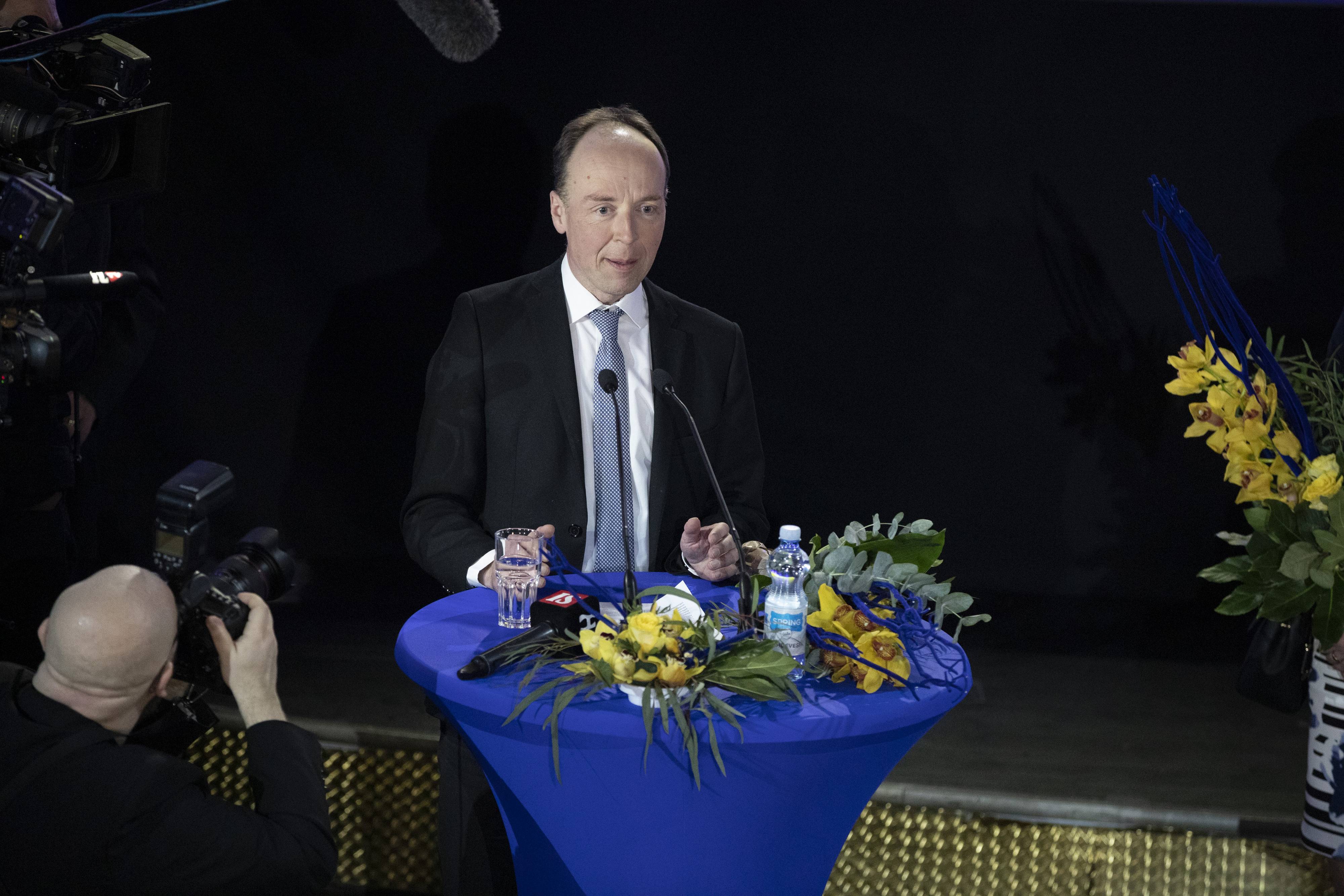 黑白直播免费体育直播-意大利战胜芬兰，小组第一席位稳固