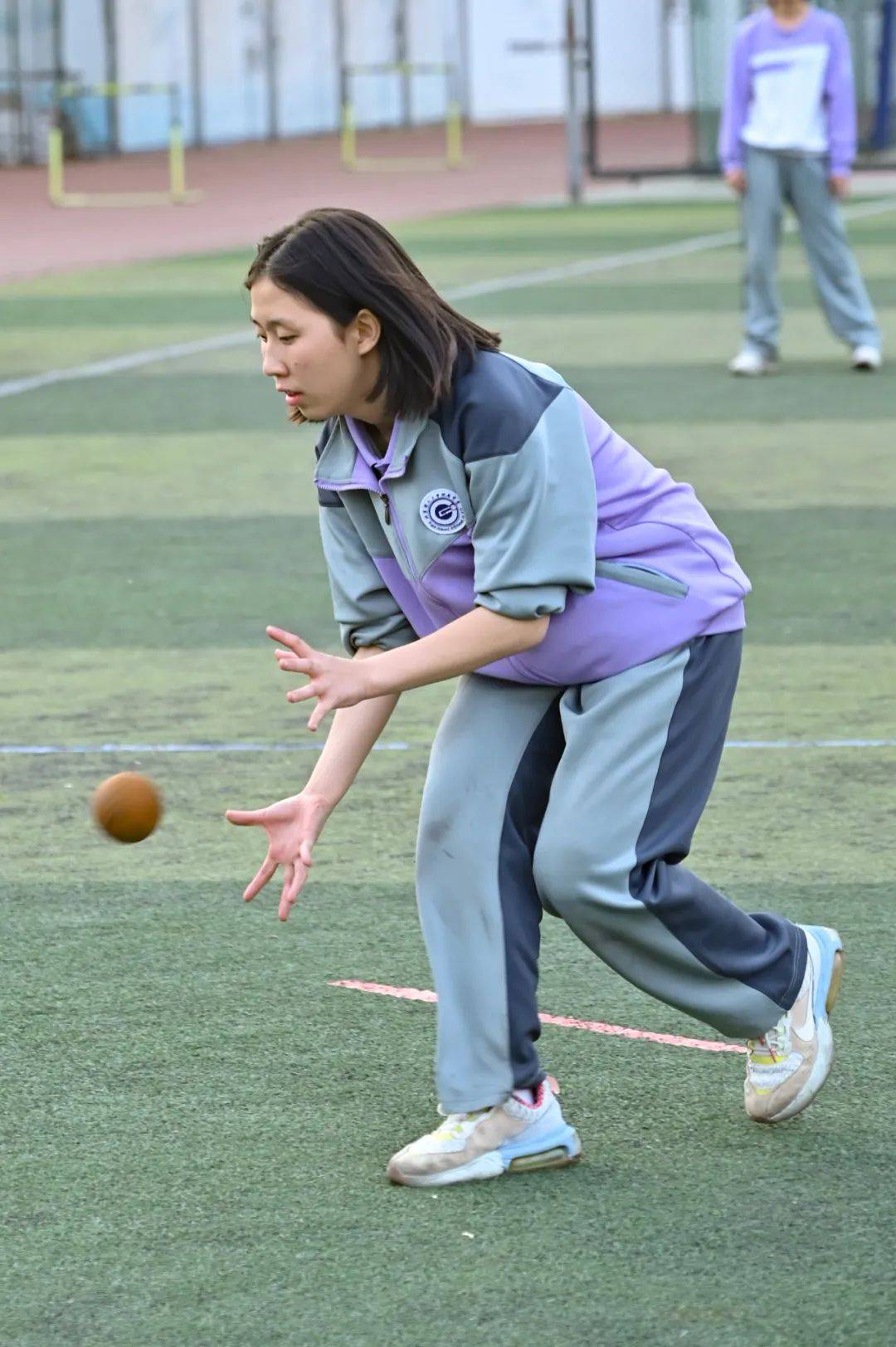 绿茵场上掀起一场惊心动魄的角逐