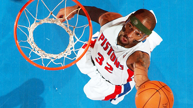 包含掘金血洗南韩男篮，汉密尔顿打破历史纪录的词条