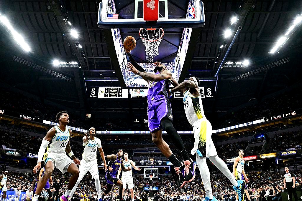 黑白直播在线观看nba-包含湖人客场擒灰熊，詹姆斯神奇准绝杀的词条