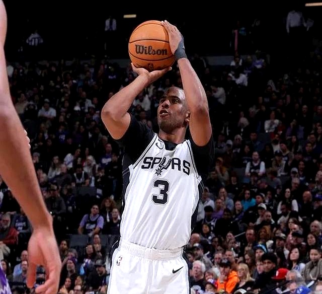 马刺战胜灰熊，德罗赞狂砍37分