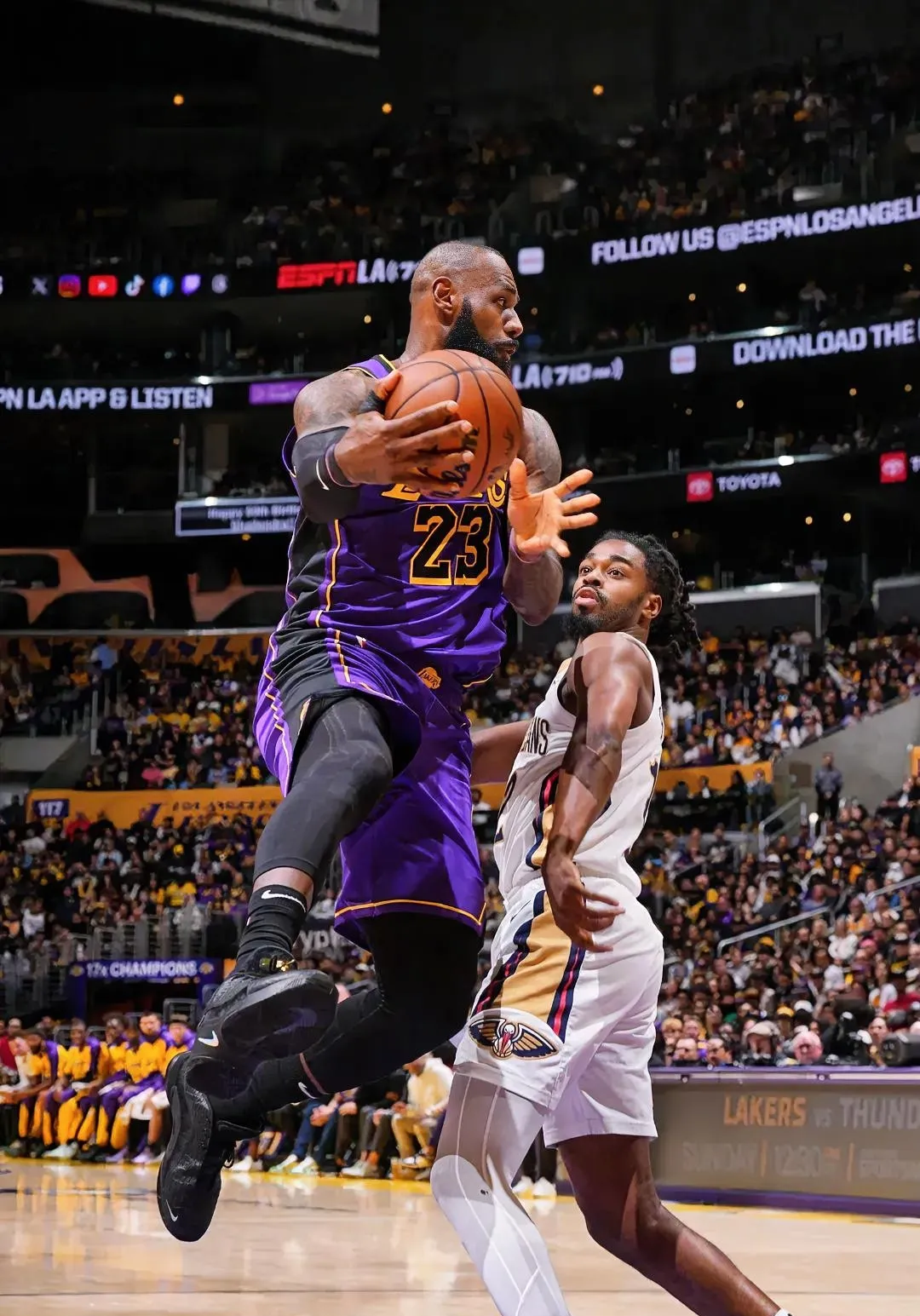 黑白直播nba在线观看-猛龙击败湖人，詹皇失利