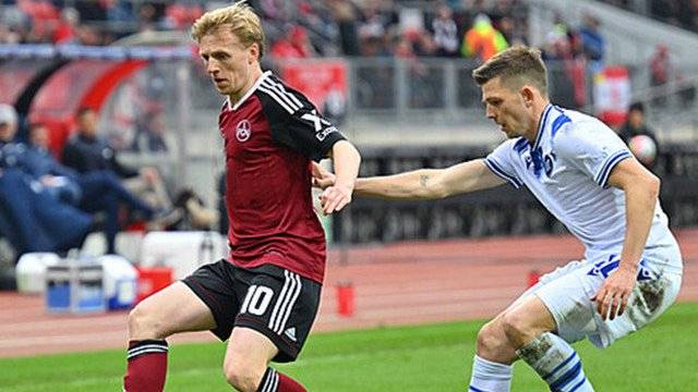 柏林赫塔球员受伤下场，提前换人