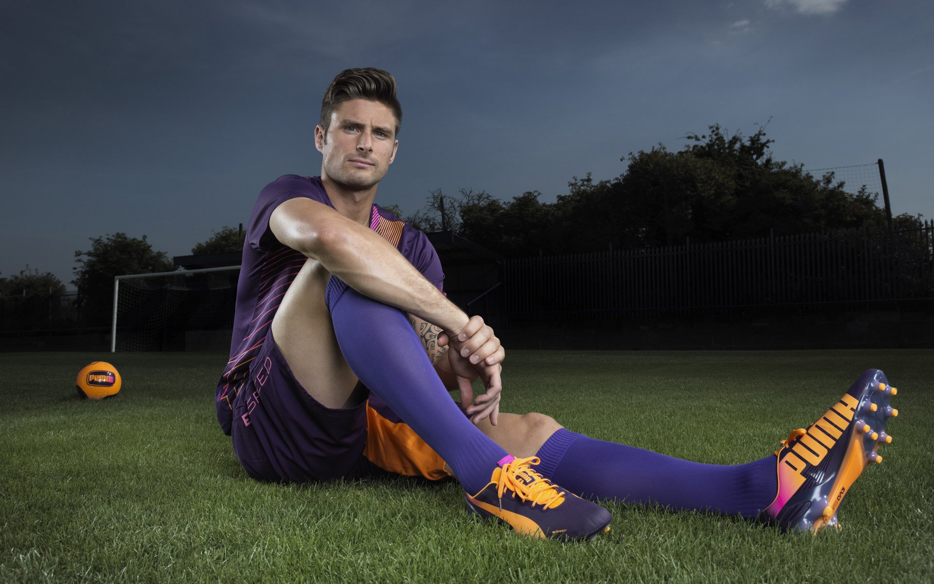 F1街道赛之夜,当幽灵战车驶入赛道,替补车手巴斯托尼成为全场焦点