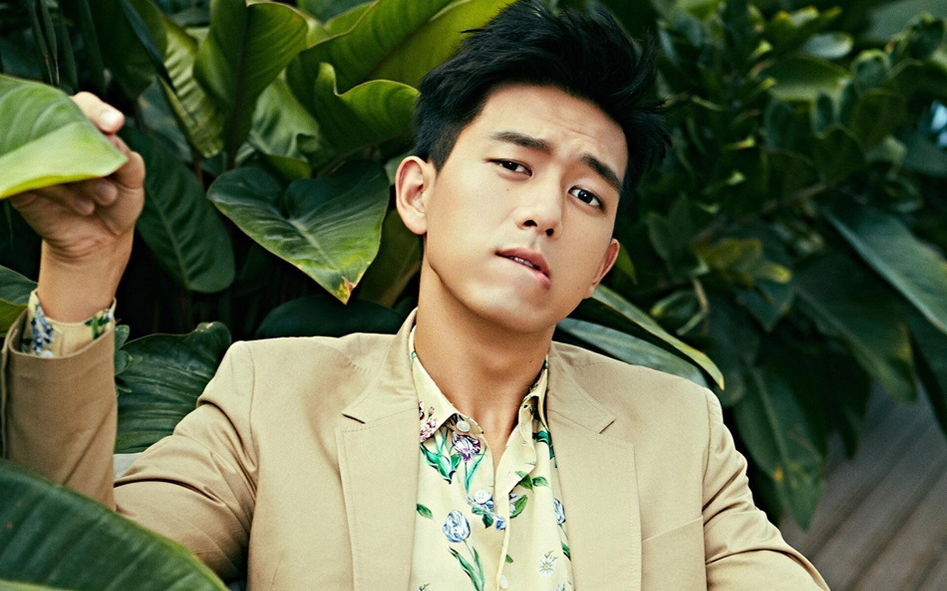 黑白直播nba-孤星与群狼，NBA季后赛之夜，哈登以一己之力统治全场