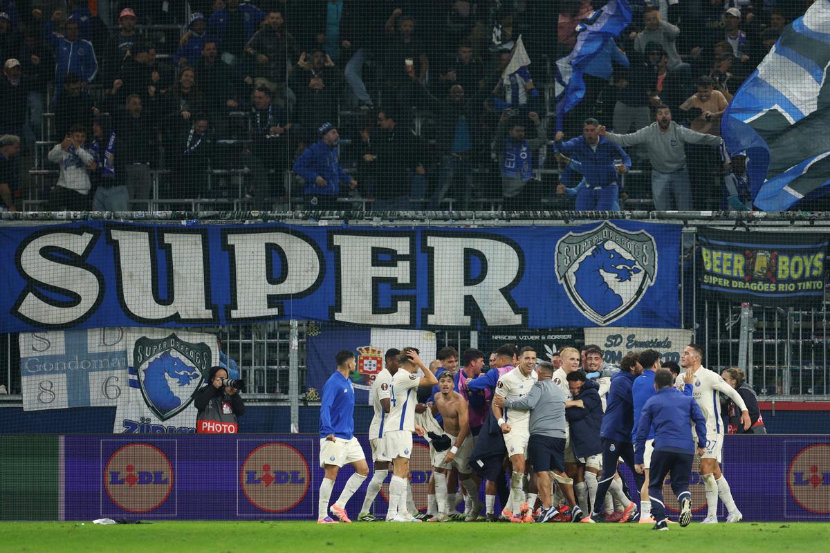 欧冠淘汰赛焦点战，热火末节带走勇士